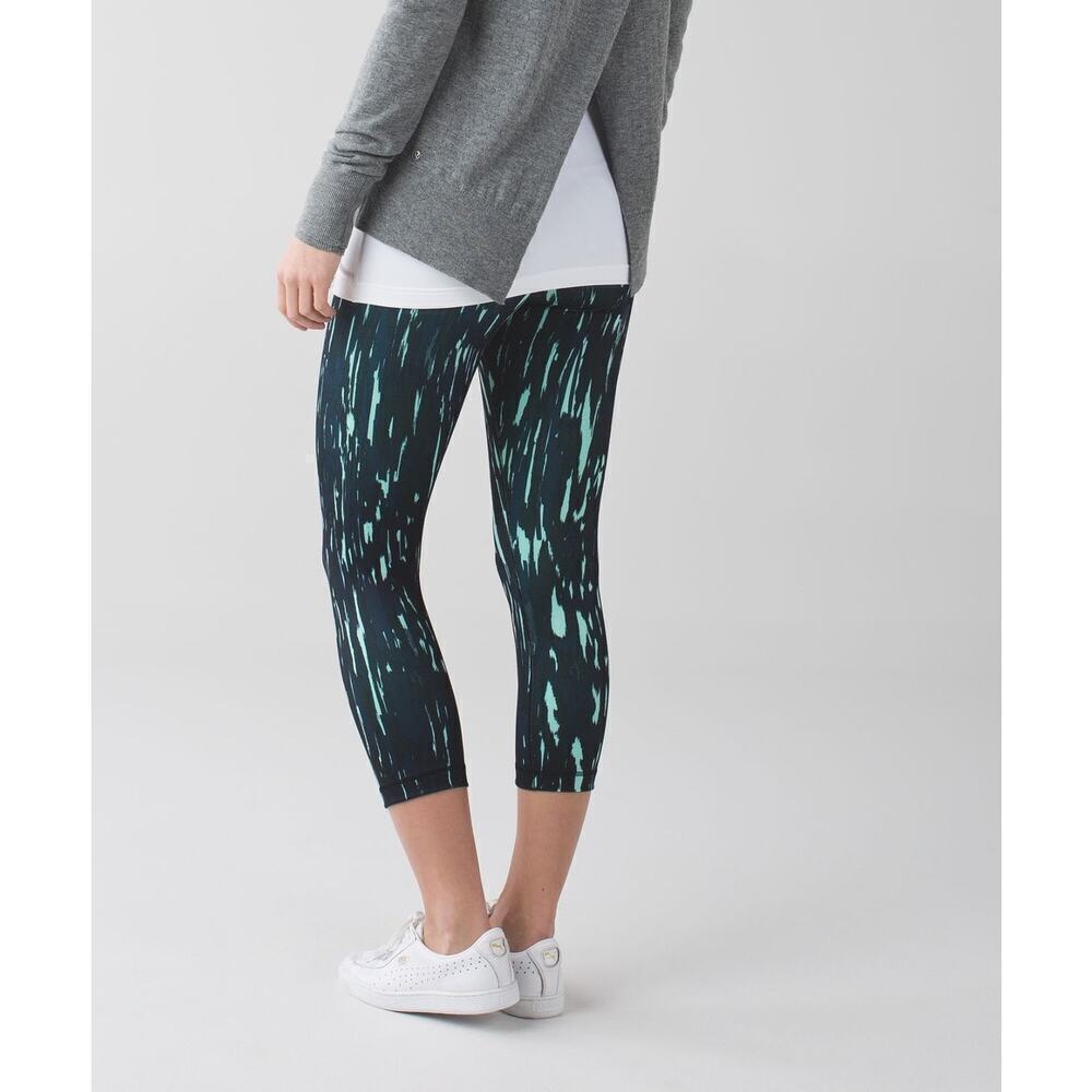 Lululemon Black Green Abstract Print Crop Leggings - Size 6